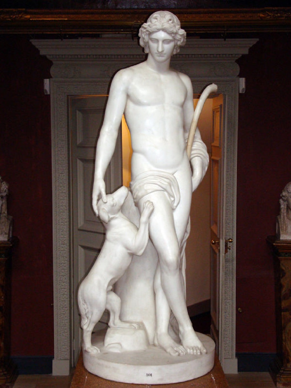 Древнегреческая статуя Аполлона